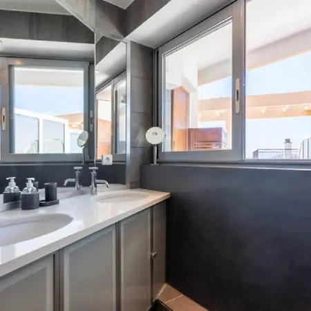 Centrally Located Flat With Sea View Terrasse Apartmán *