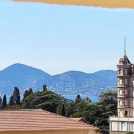 Apartmán Centrally Located Flat With Sea View Terrasse