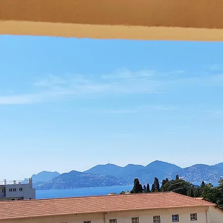 Apartmán Centrally Located Flat With Sea View Terrasse *
